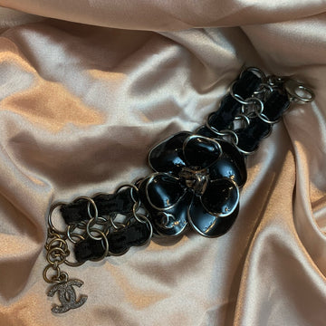 Chanel Signature Black Enamel Camellia Chain Bracelet (22cm), Gold-Plated 06A Series - Pristine Condition (Grade A)
