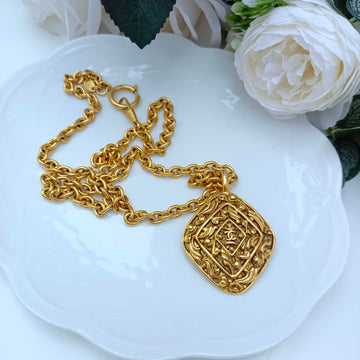 Chanel Vintage 1990s Gold-Plated Grapevine & Diamond Motif Sweater Chain - Grade A