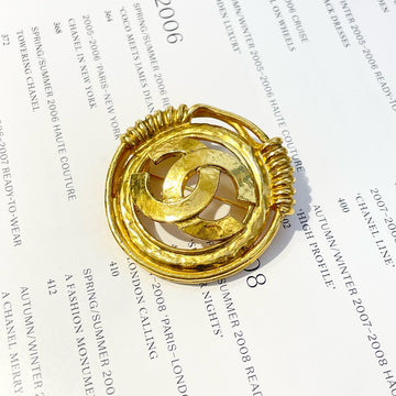 Chanel Vintage Round Double C Brooch (700 Collection) - 5x5cm Gold-Plated - 04P Series - Grade A