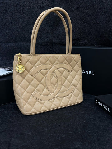 Chanel Vintage Beige "Hilton" Top Handle Bag - 30×24cm - A-Grade (Serial 6809180)