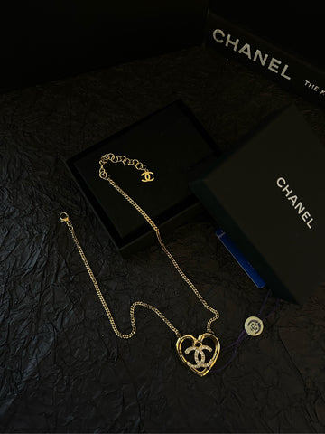 CHANEL 2023 Cruise CC Heart Pendant Necklace 23C - 49.5cm Gold-Tone Chain (3.5cm) - A+