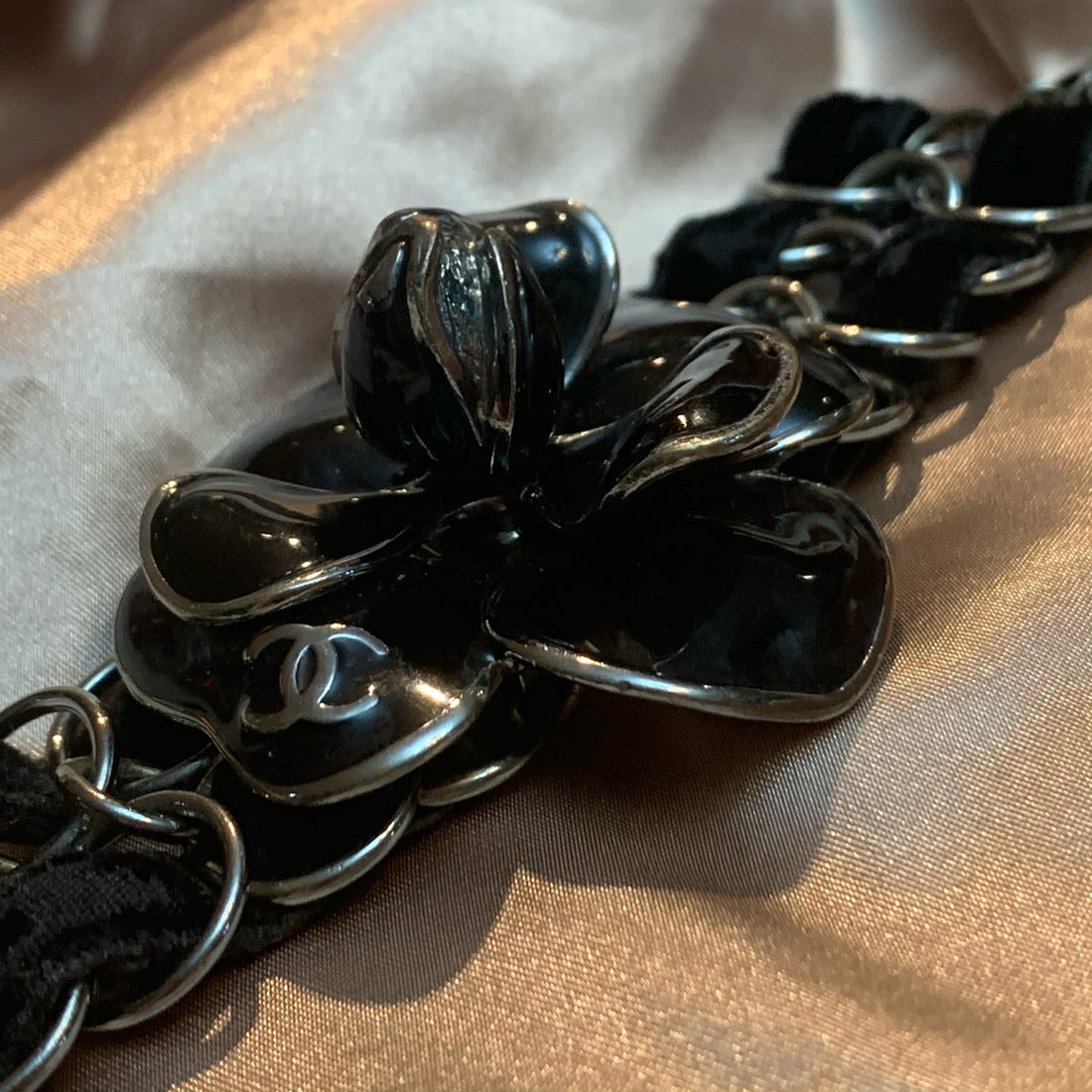 Chanel Signature Black Enamel Camellia Chain Bracelet (22cm), Gold-Plated 06A Series - Pristine Condition (Grade A)