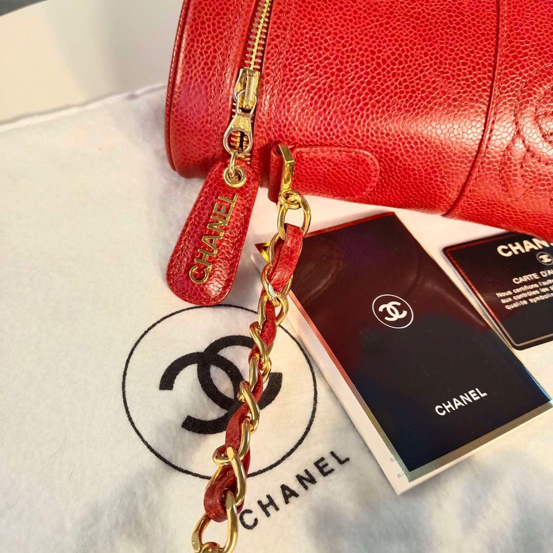 Chanel Red Caviar Leather Shoulder Bag with Gold Hardware -  authenticity card, dust bag and documentation (22×16cm) Serial 4308786-A-Grade