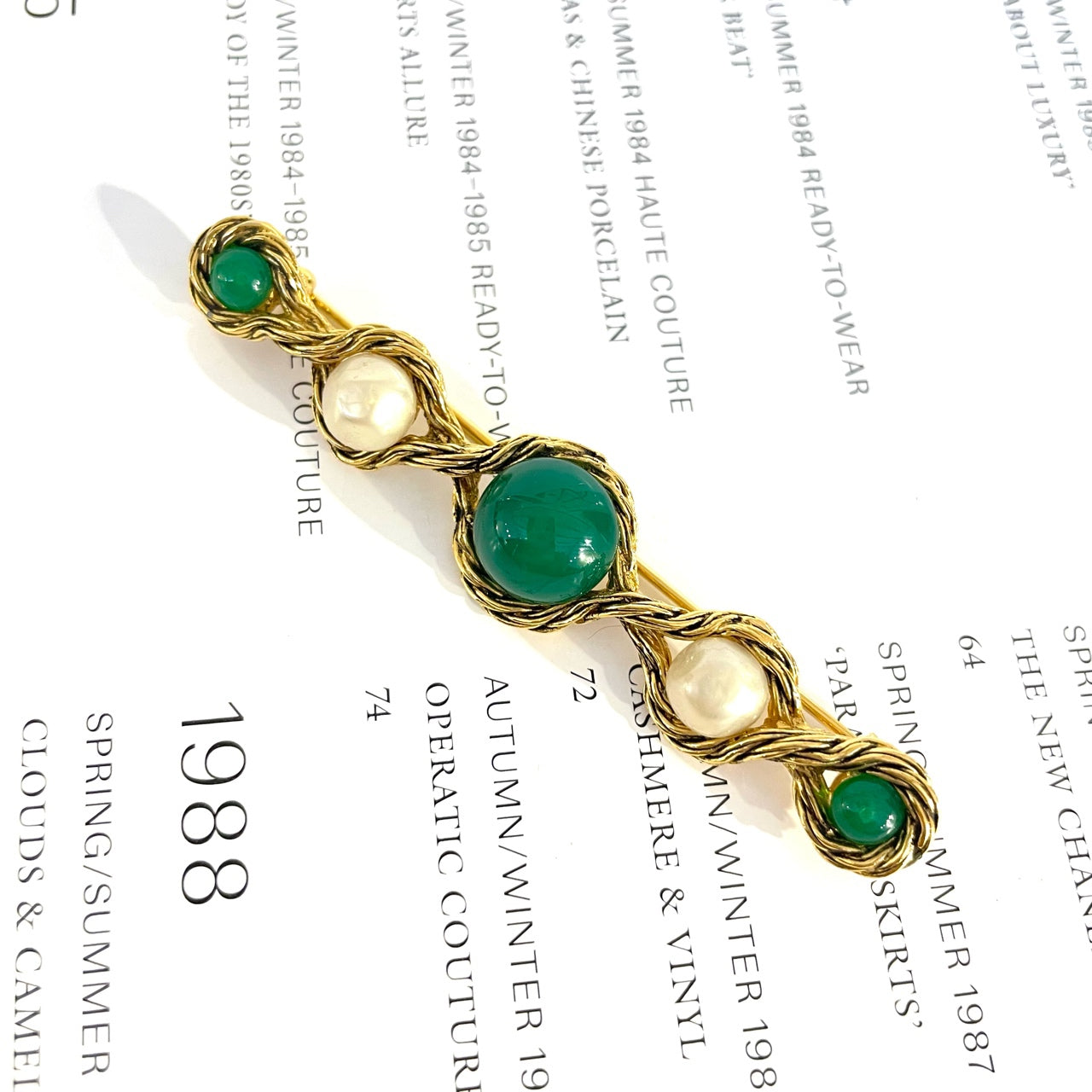 Chanel Green Glass Pearl Brooch - 7.5x1.5cm - 1990s - Grade A - Glass & Pearl & Gold-Plated