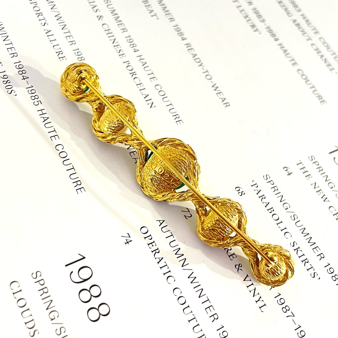 Chanel Green Glass Pearl Brooch - 7.5x1.5cm - 1990s - Grade A - Glass & Pearl & Gold-Plated