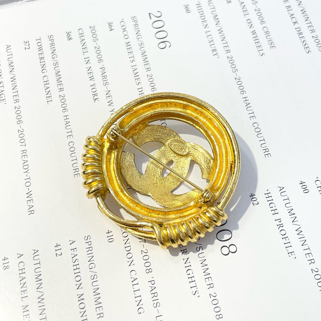 Chanel Vintage Round Double C Brooch (700 Collection) - 5x5cm Gold-Plated - 04P Series - Grade A