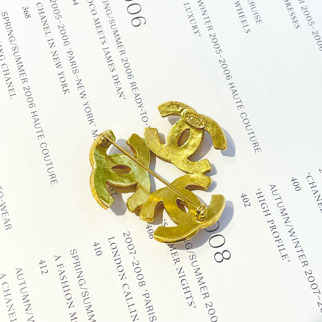Chanel Grapevine 3C Brooch, 4.5x4.5cm, 1994 Vintage, Gold-Plated, Grade A