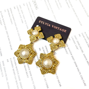 Chanel Vintage 1990s Gold-Plated Pearl Floral Clip-On Earrings - Grade A