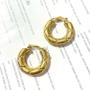 Chanel Quilted CC Bird Hoop Clip-On Earrings - 4.5cm Diameter - Originally no stamp designed - Grade A - Gold-Plated