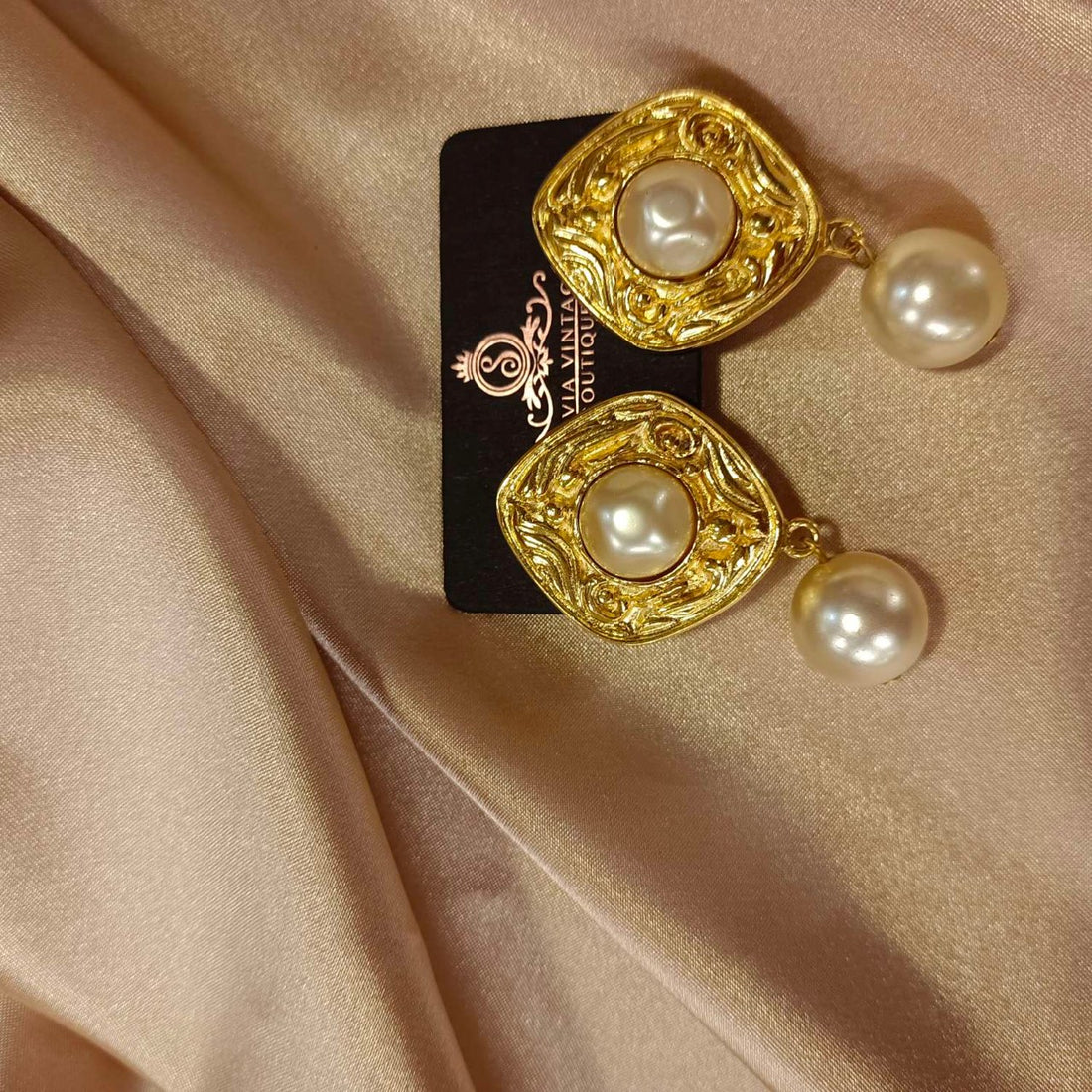 Chanel Carved Pearl Clip-On Earrings - Grade A