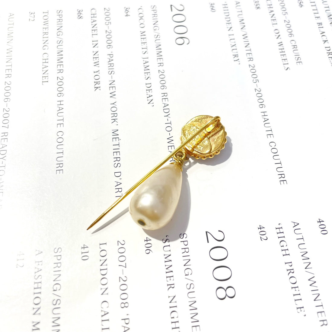 Chanel Vintage 1992 Pearl Teardrop Brooch - 1×5cm - Grade A