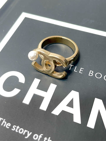Chanel Vintage Pearl Double C Ring -Inner diameter: 1.6cm-Gold-plated & Pearl