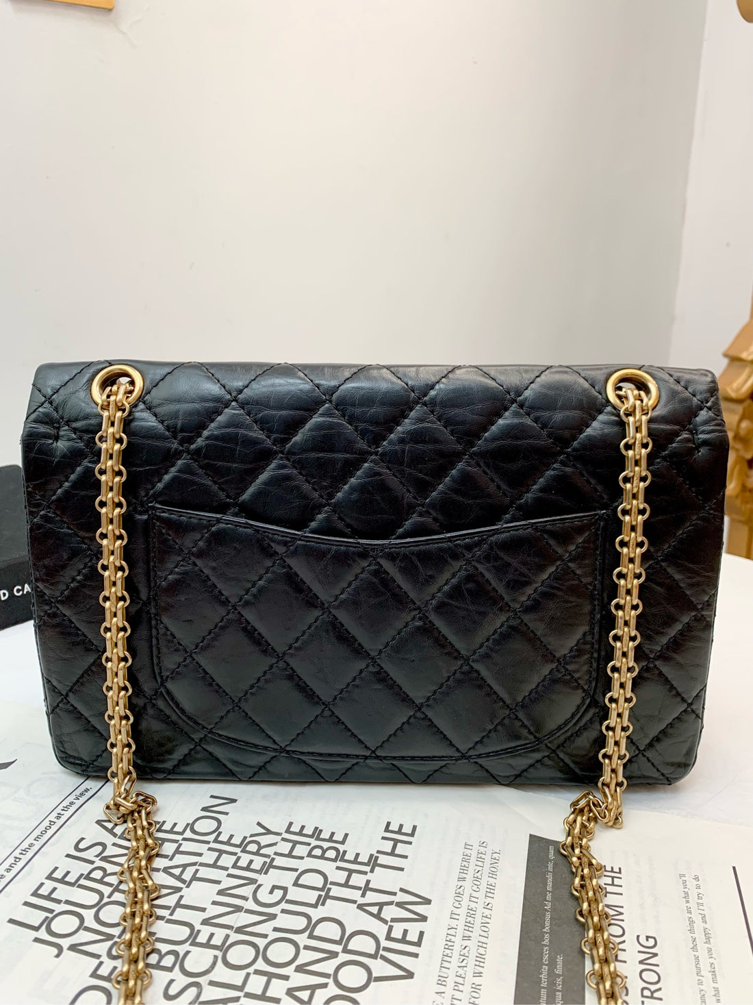 Chanel Black Gold 2.55 Reissue Medium (24-Series) - (includes authenticity card)-Calfskin 28×17cm - Serial 24554997