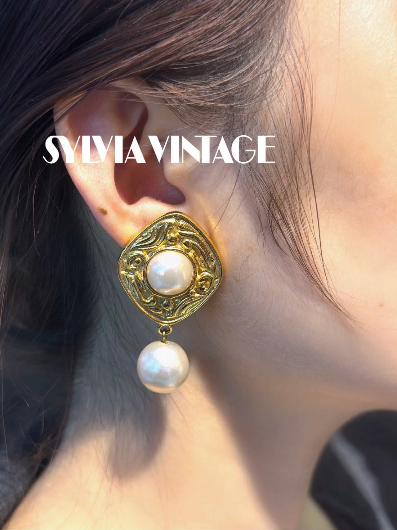 Chanel Carved Pearl Clip-On Earrings - Grade A