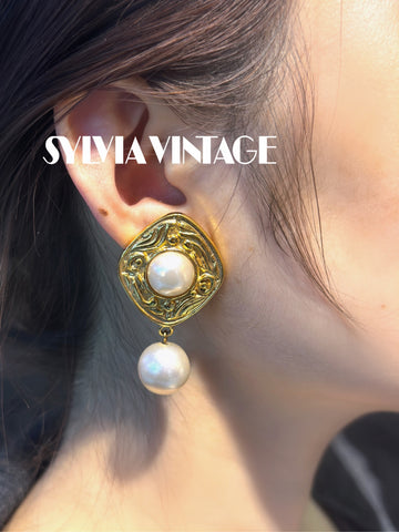 Chanel Carved Pearl Clip-On Earrings - Grade A