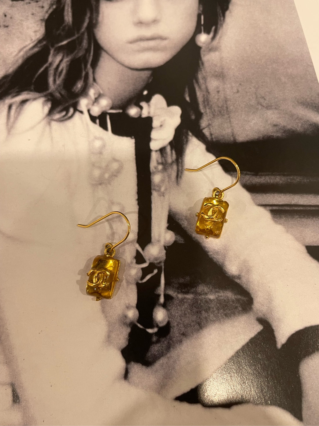Chanel 99P Gold-Tone Glass Cube Drop Earrings-Total Length: 2.8cm, Pendant Size: 1.8cm × 0.6cm (L×W)