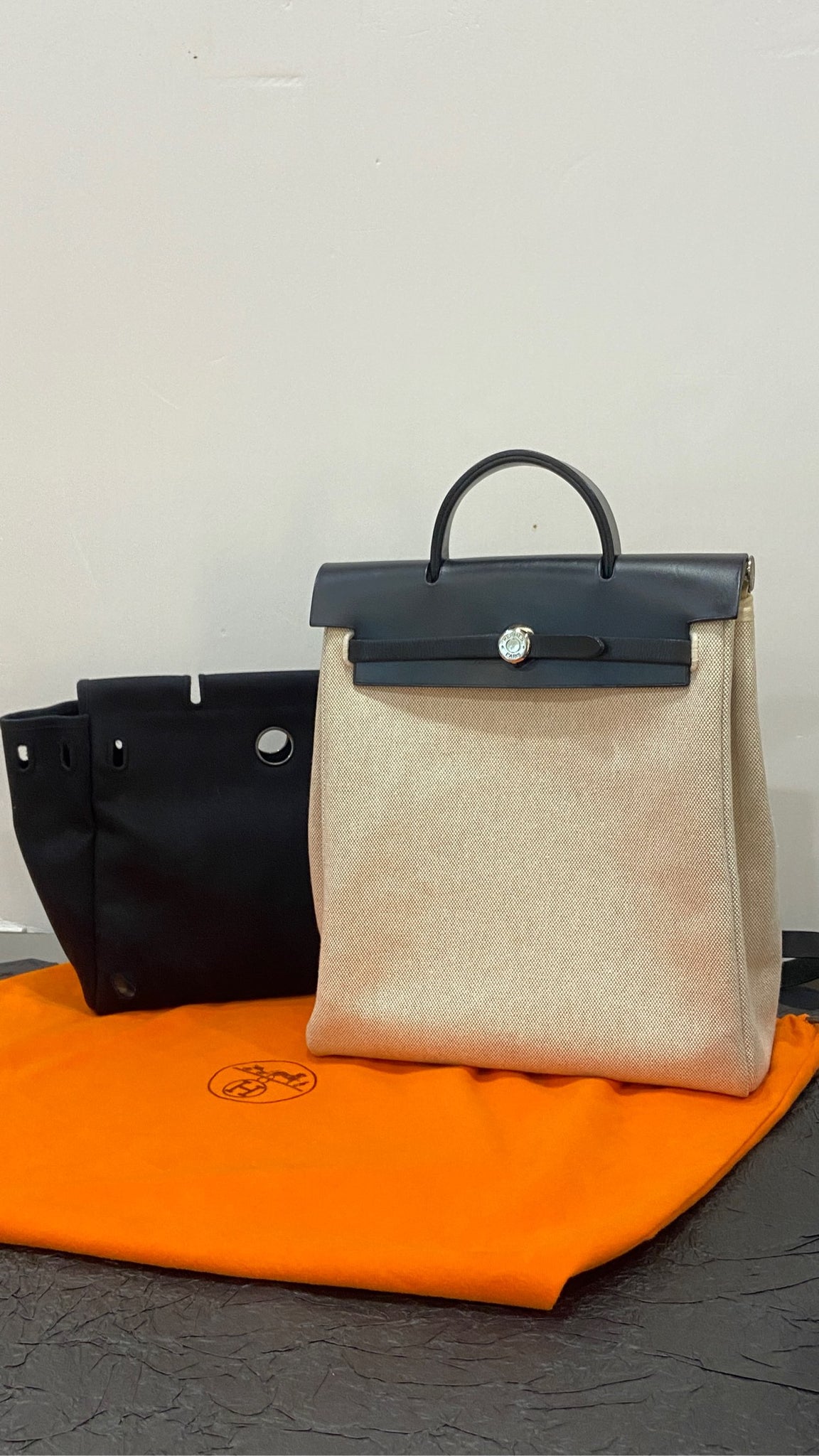 Hermes Herbag 31 Retourné in Noir/Toile - F Stamp (31×34cm) - A-Grade