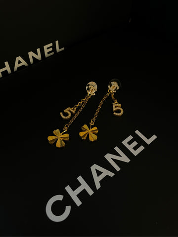 CHANEL Vintage Four-Leaf Clover Drop Earrings (Grade A）Total Length: 7cm