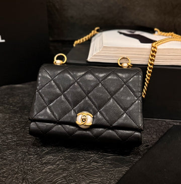 Chanel Black Lambskin Pearl-Embellished Square Mini - 18×12cm - A-Grade (Serial 28732317)