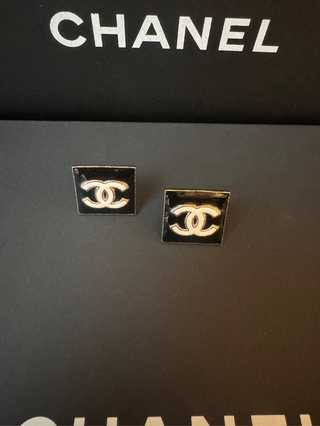 CHANEL Black Enamel Square Stud Earrings - Métiers d'Art 22A - 2.5cm