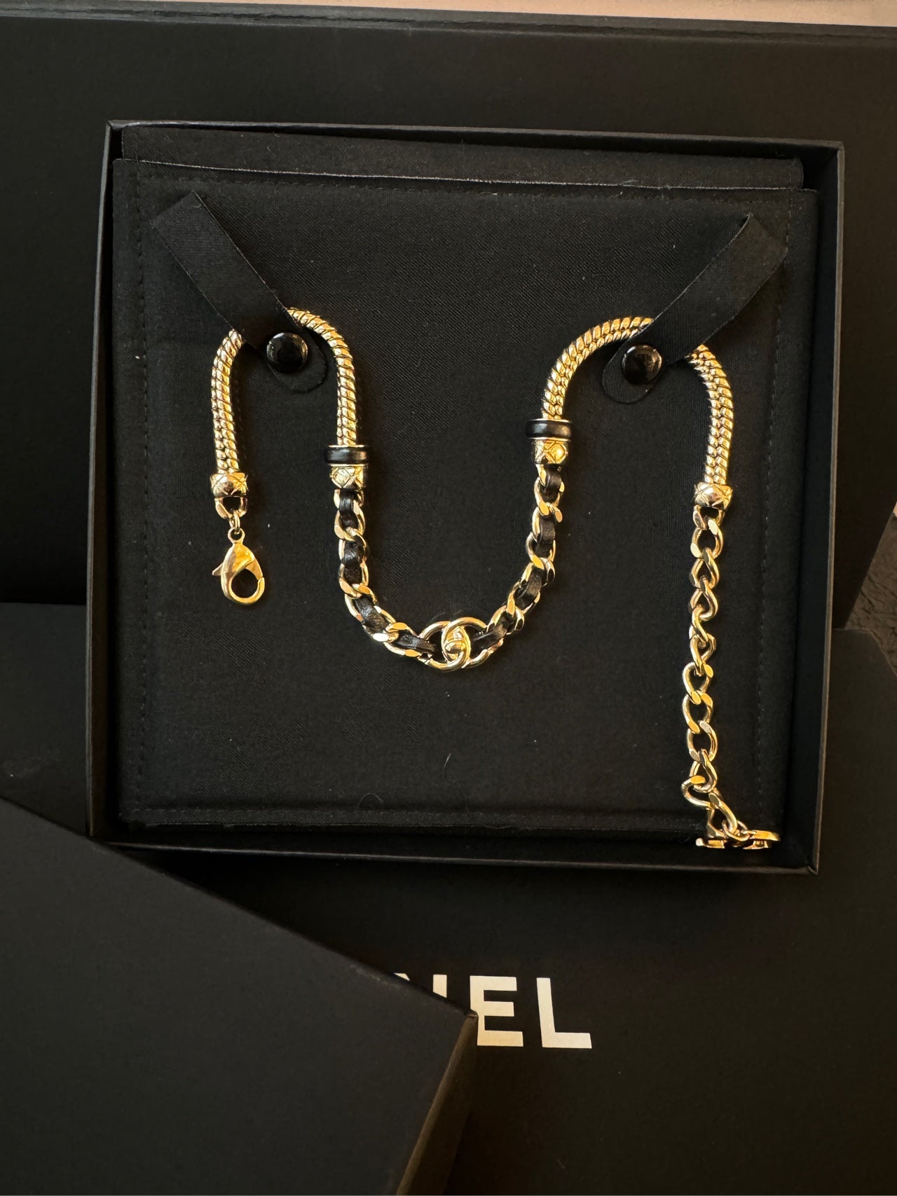 CHANEL Leather-Threaded Snake Chain Collarbone Necklace 21B - 43cm