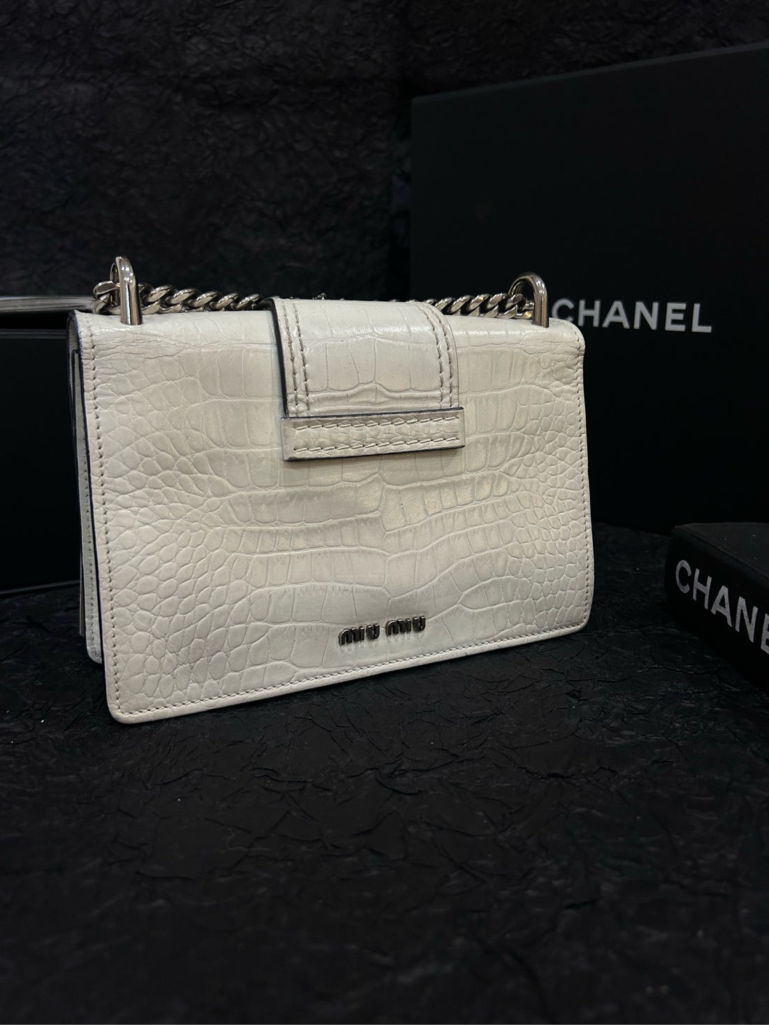 Miu Miu Lady Sunflower Crystal-Embellished White Chain Bag (20cm × 14cm)