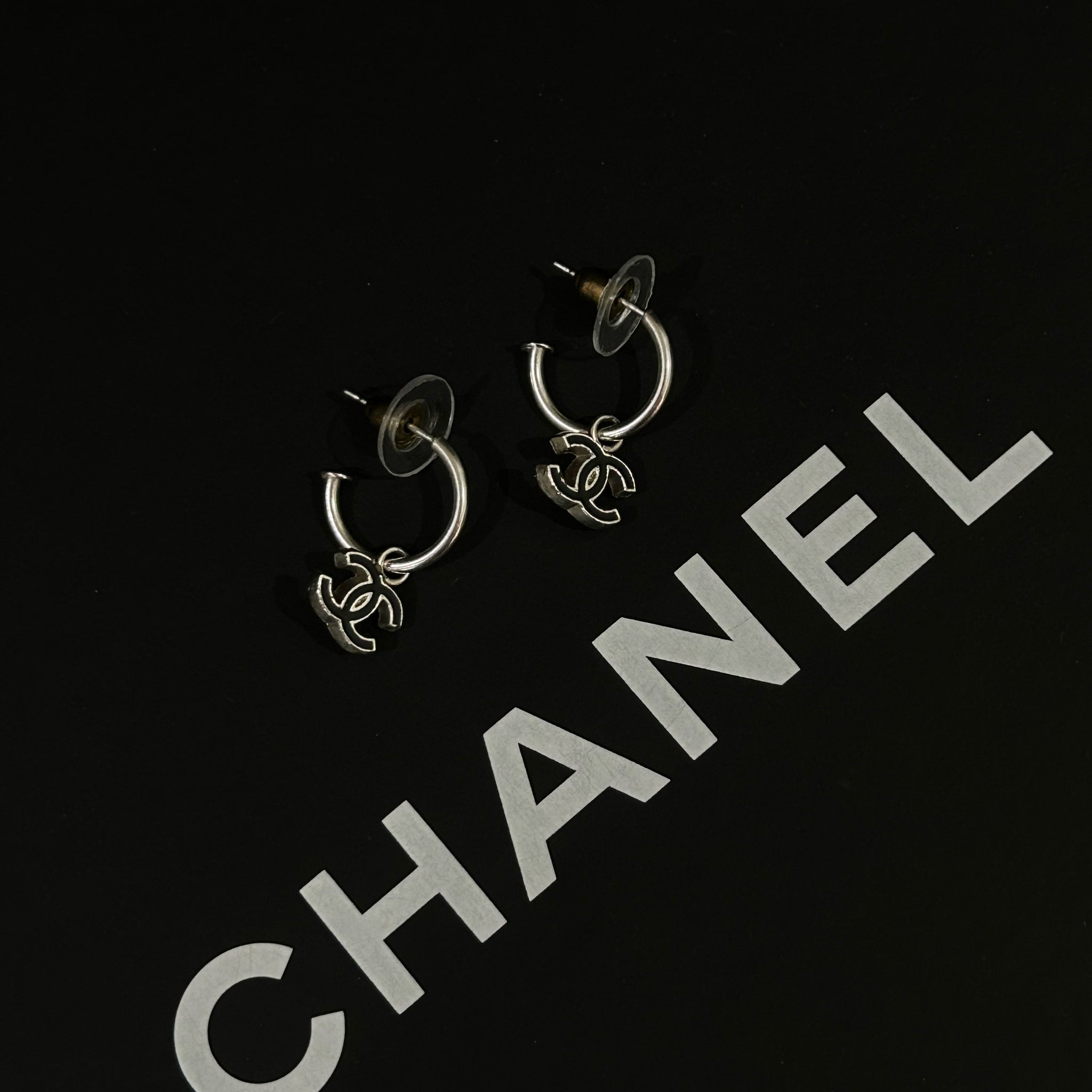 CHANEL Black & Silver CC Enamel Stud Earrings 04P - 1.6cm Silver Hoop (1cm CC Logo)-B+ Grade