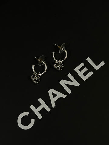 CHANEL Black & Silver CC Enamel Stud Earrings 04P - 1.6cm Silver Hoop (1cm CC Logo)-B+ Grade